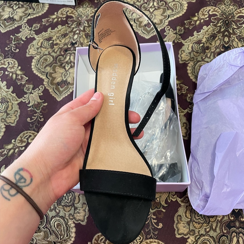 Madden girl single strap black heels. Size 8. Price 15$
